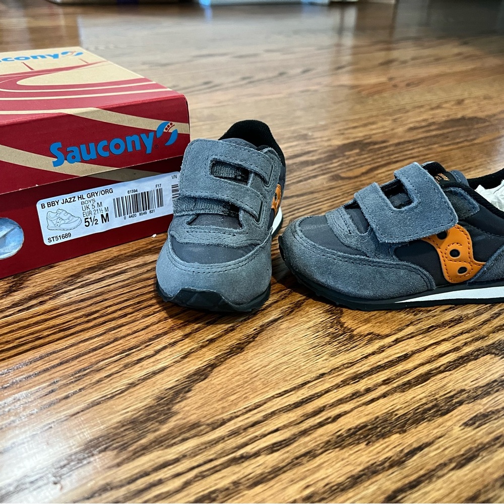 Saucony Baby Jazz Hook and Loop in orange/grey (size 5.5) NEW in box